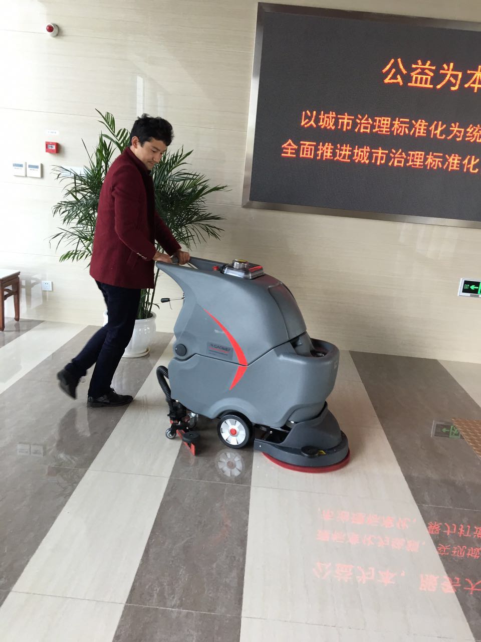 洗地機(jī)不下水的幾個(gè)自查辦法？動(dòng)動(dòng)手，就可輕松解決
